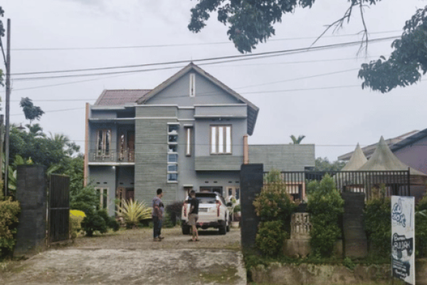 Tanah & Bangunan dengan Usaha