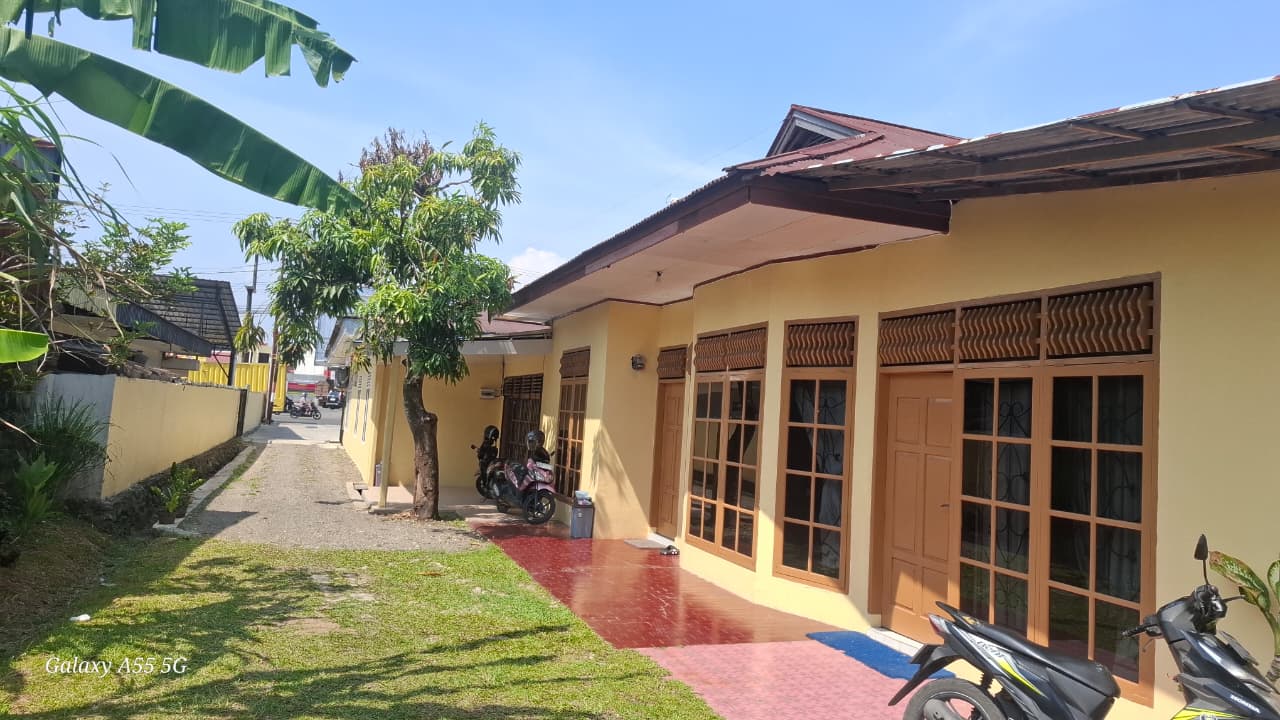 Rumah Super Luas di Padang